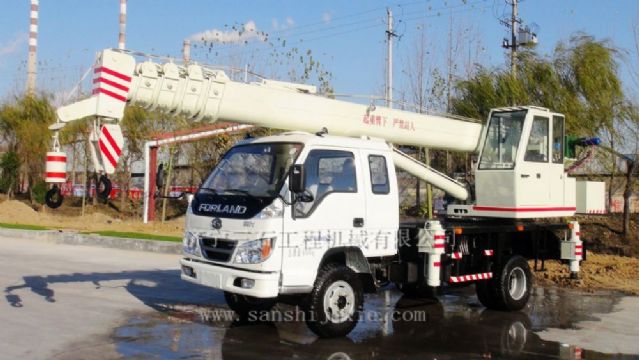 點(diǎn)擊查看詳細信息<br>標題：8噸汽車(chē)吊 閱讀次數：3062