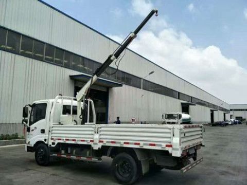 點(diǎn)擊查看詳細信息<br>標題：車(chē)載小吊機 閱讀次數：2000