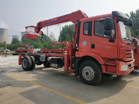 點(diǎn)擊查看詳細信息<br>標題：6.3噸大運隨車(chē)吊 閱讀次數：1719